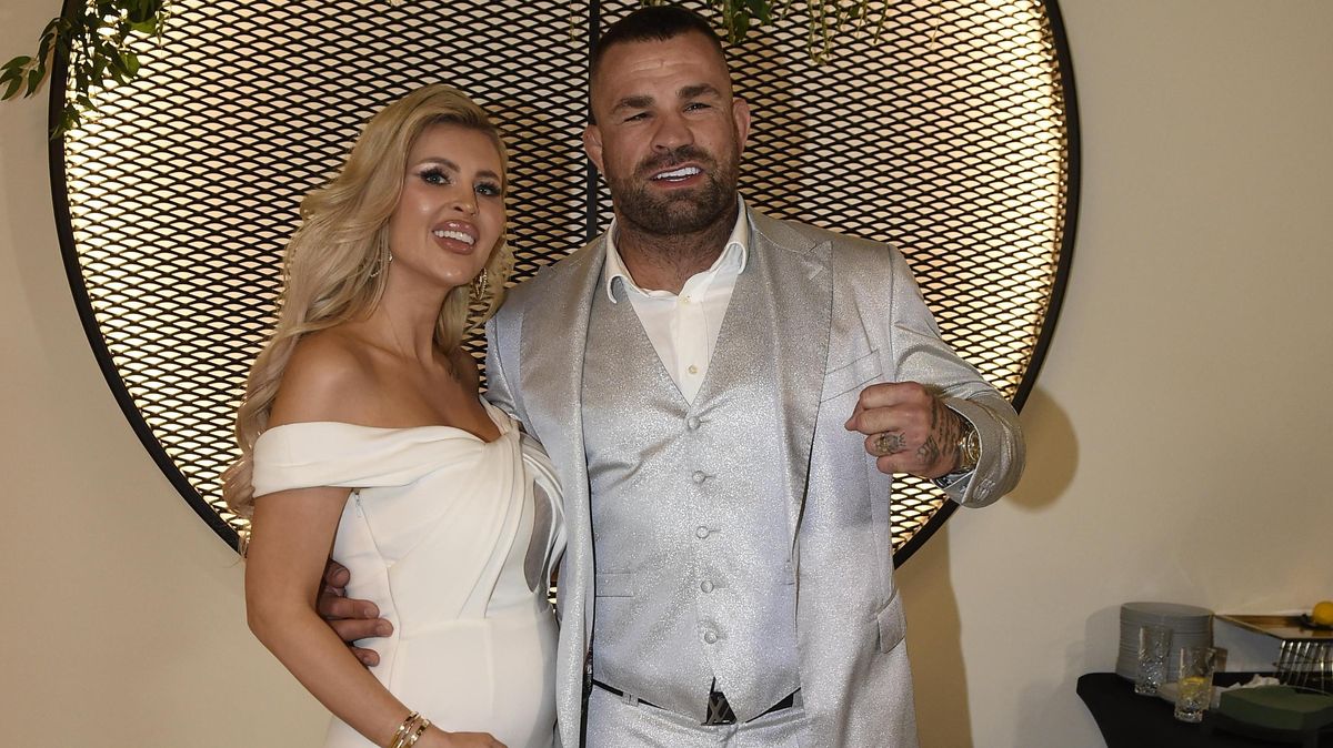 Super vtip: Máme první foto třetího potomka Lely a Karlose Vémolových. Je to celý tatínek