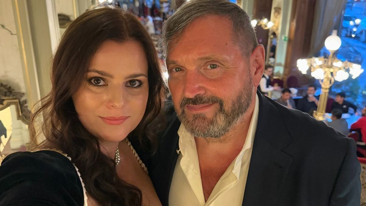 Navléká mi ponožky a stříhá nehty na nohou. Kokta šokoval tím, jak se o něj Ornella stará a popsal i její příjmy