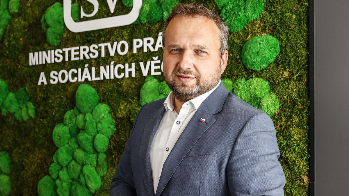 Rodičovský příspěvek i pro Ukrajince: Marian Jurečka kvůli kampani opozice vidí rudě. Babišovu zrzku pěkně sepsul