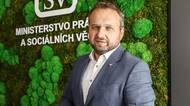 Rodičovský příspěvek i pro Ukrajince: Marian Jurečka kvůli kampani opozice vidí rudě. Babišovu zrzku pěkně sepsul