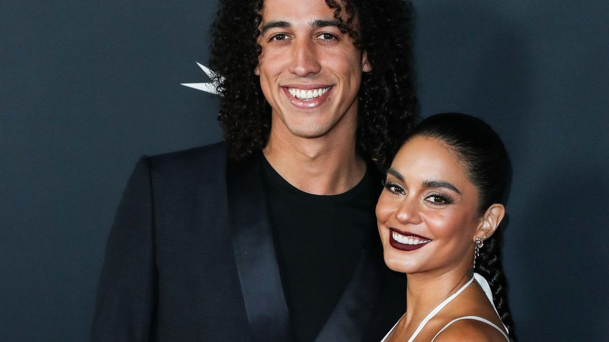 Vanessa Hudgens omráčila fanoušky pohledem do svého výstřihu: Z fitnesky je po porodu sexbomba, míní mnozí