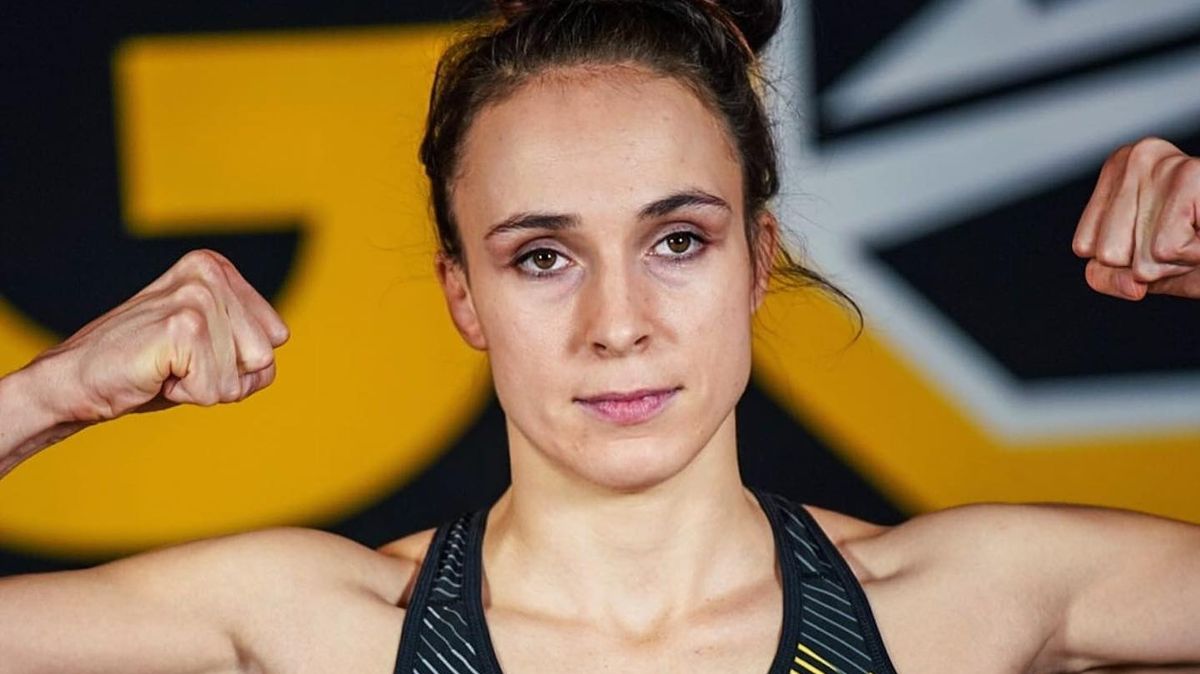 Po zápase MMA skončila v nemocnici. Lucie Pudilová je po operaci: Ruka zlomená na šesti místech i obvázané nohy