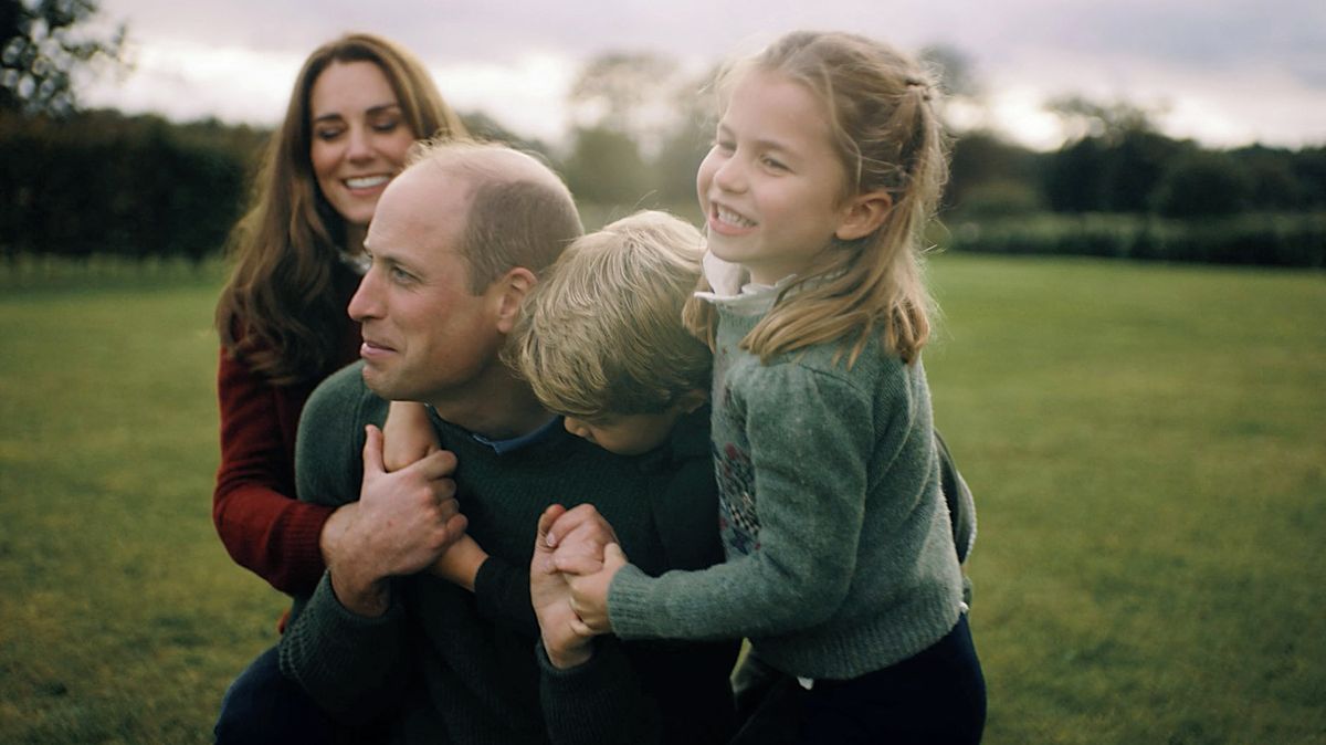 Prince William and Kate Share Touching Christmas Card After Difficult Year - News Directory 3