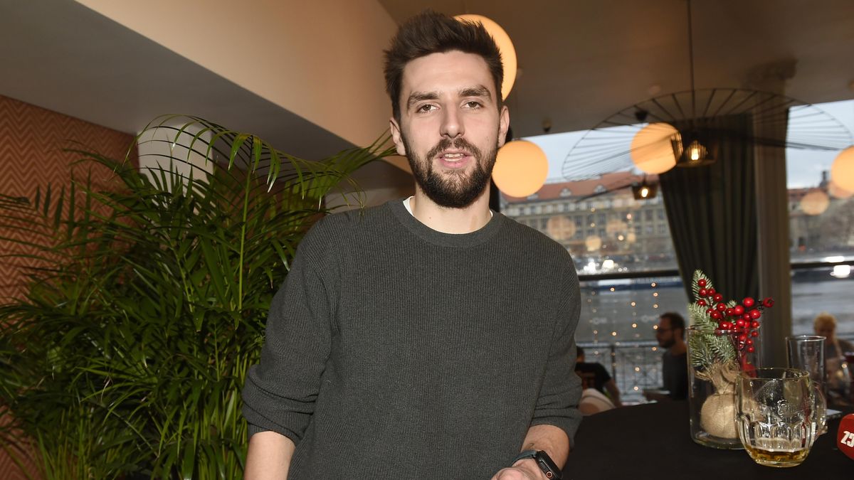 Fešák Vašek Matějovský má opravdu krásnou ženu: V bikinách na pláži vypadá parádně