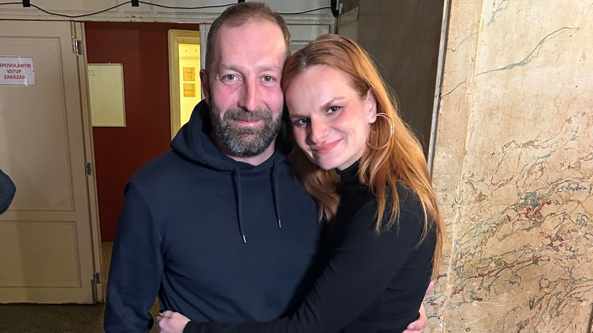 Šťastná a zamilovaná: Iva Pazderková se poprvé ve společnosti ukázala s novým přítelem. Přes rok ho tajila