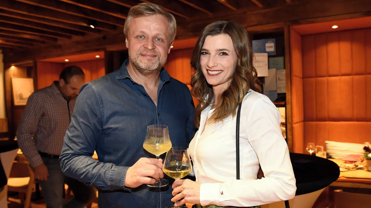 Hvězda Devadesátek a Ulice Vasil Fridrich se poprvé ženil: Nevěstou byla o 13 let mladší krásná kolegyně