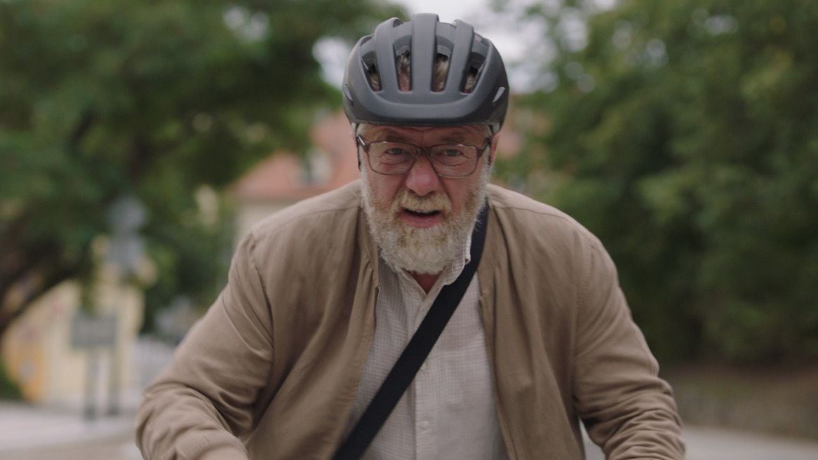 Jiří Langmajer zestárl o 15 let: V nové komedii z něj udělali nudného ťuňťu. Vypadá pomalu jako mladší Masaryk