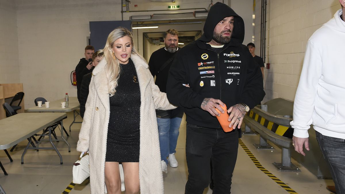 Ani s těhotenským bříškem si nenechala ujít zápas svého muže: Jsem na něj hrdá, vzkázala Lela Karlosovi po drsné prohře