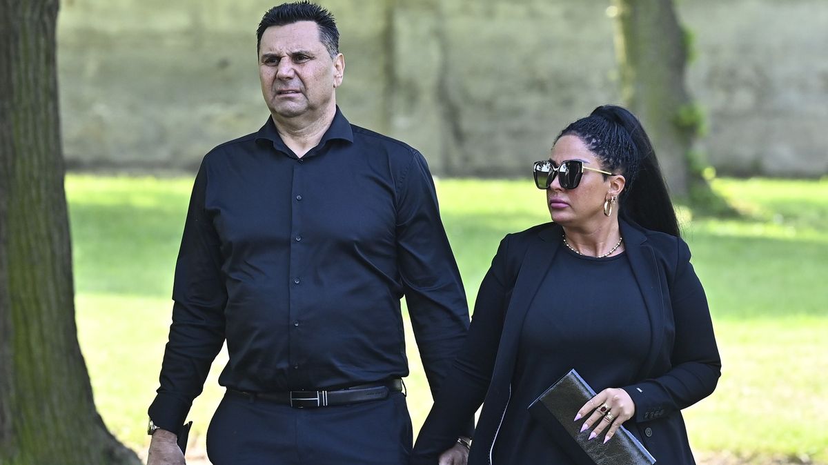 Domem nám proudí davy duší, vyděsila Marie Růžičková. Pak pochválila své mega opálení a umravnila „hubatou“ Binias