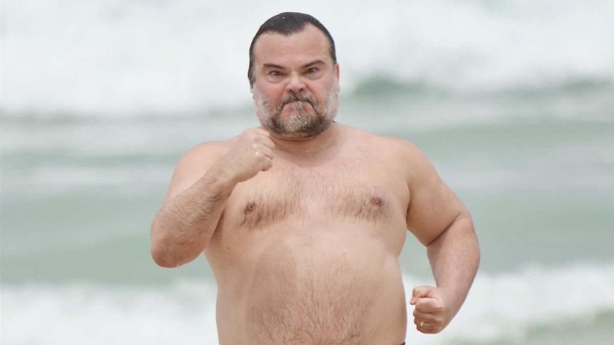 Jack Black se rozeběhl proti paparazzi fotografovi, který jej chtěl fotit na pláži v plavkách. Kung Fu Panda hadr!
