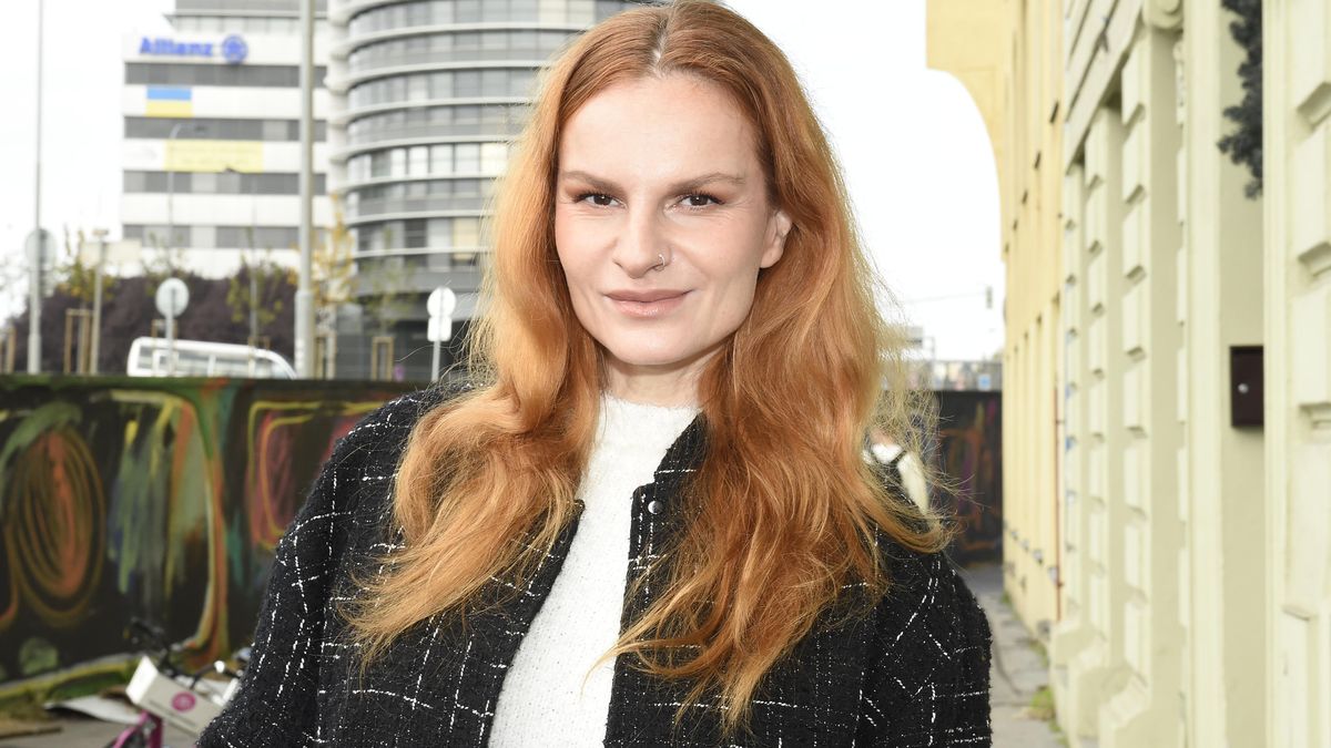 Iva Pazderková coby politická komentátorka: Ve studiu ČT 24 naložila Ficovi obří nůši pravdy. Proč zrovna ona?