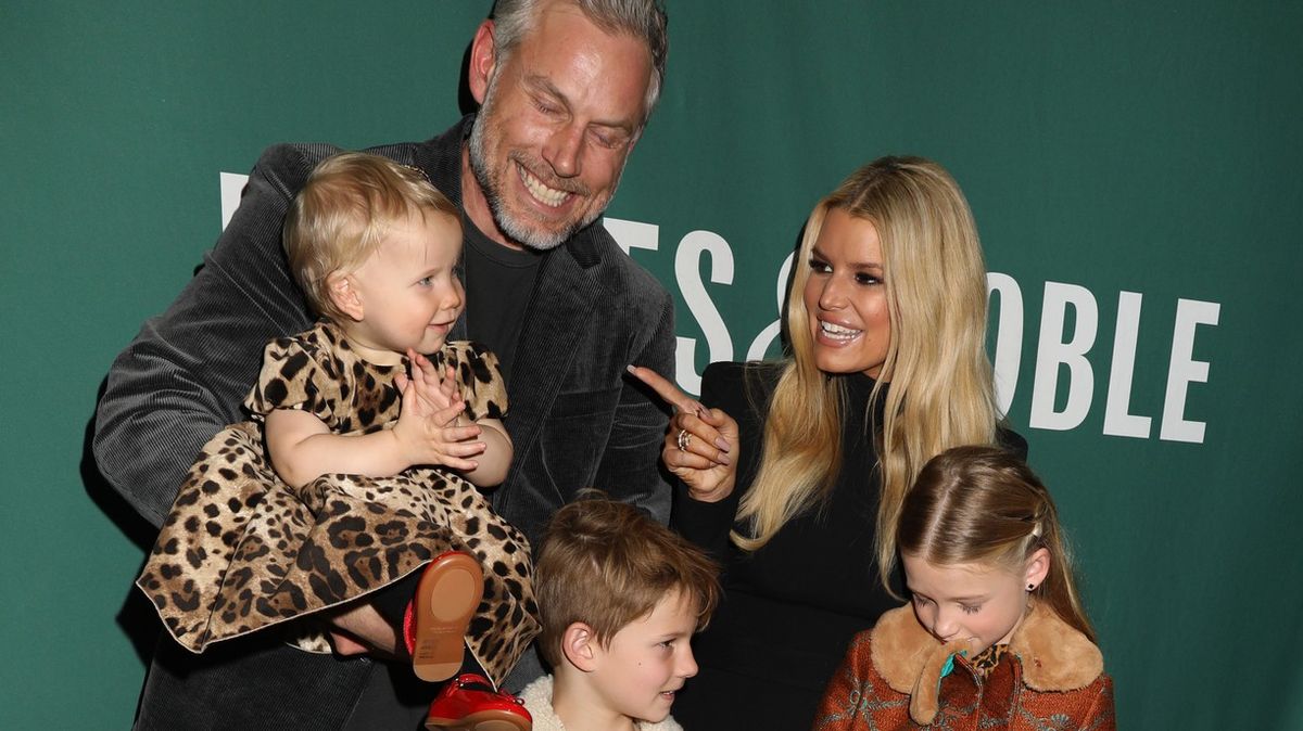 Jessica Simpson se po patnácti letech a třech dětech rozešla s manželem