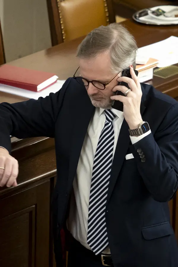 Super vtip: Novému Survivorovi mezi prvními gratuloval Petr Fiala. Víme, o čem byla řeč - fotka 1/1