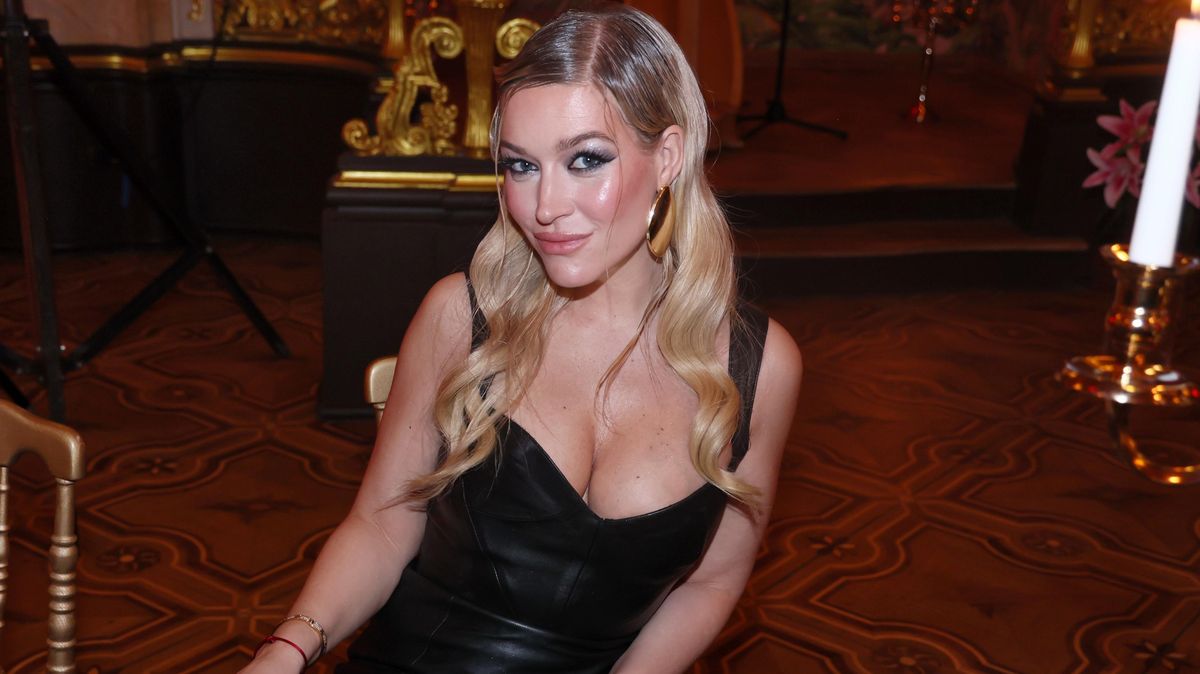 Dominika Myslivcová se v Paříži svlékla jen do smyslného korzetu: Sexy snímky nenechaly chladným politika Turka