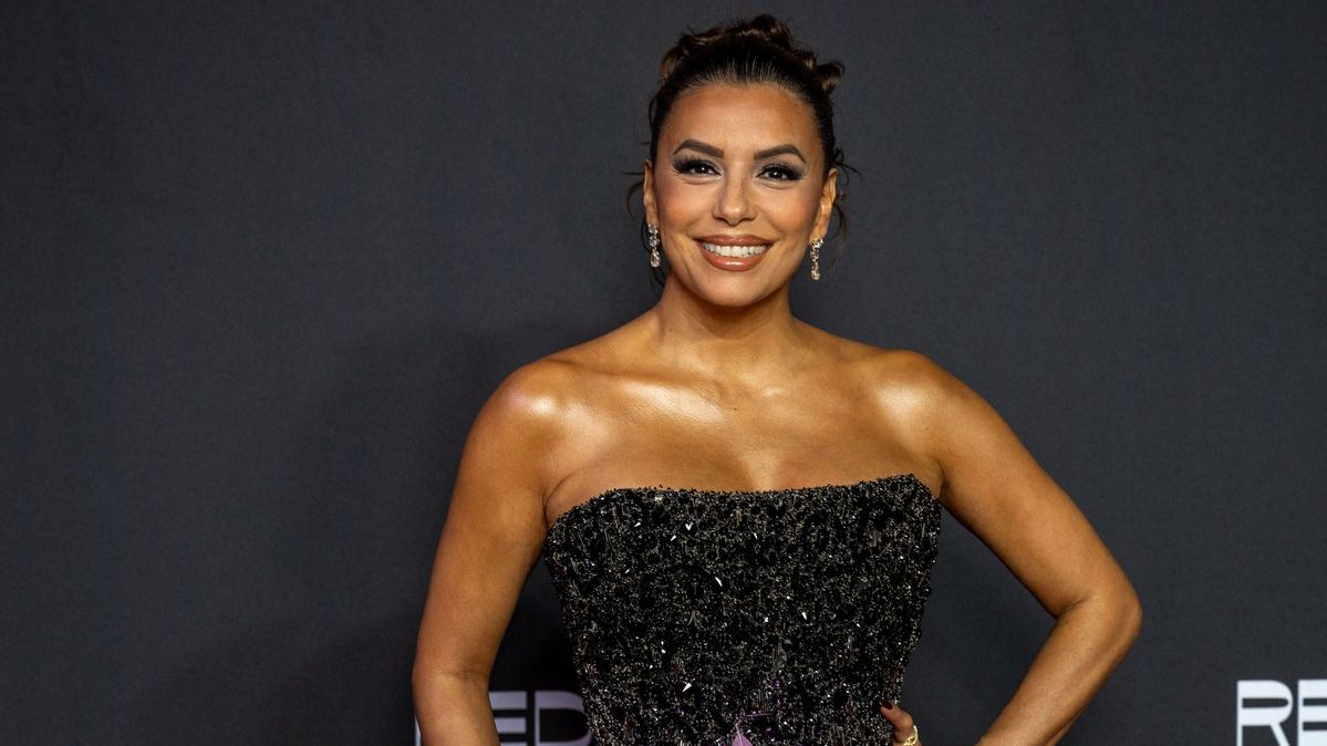 Přehnané filtry a moc úprav! Eva Longoria to schytala za nové odvážné fotky