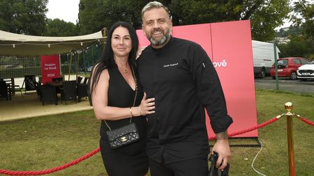 Manželka Radka Kašpárka po mozkovém infarktu: Užívá si relax v Turecku a dráždí figurou ve šňůrkových bikinách