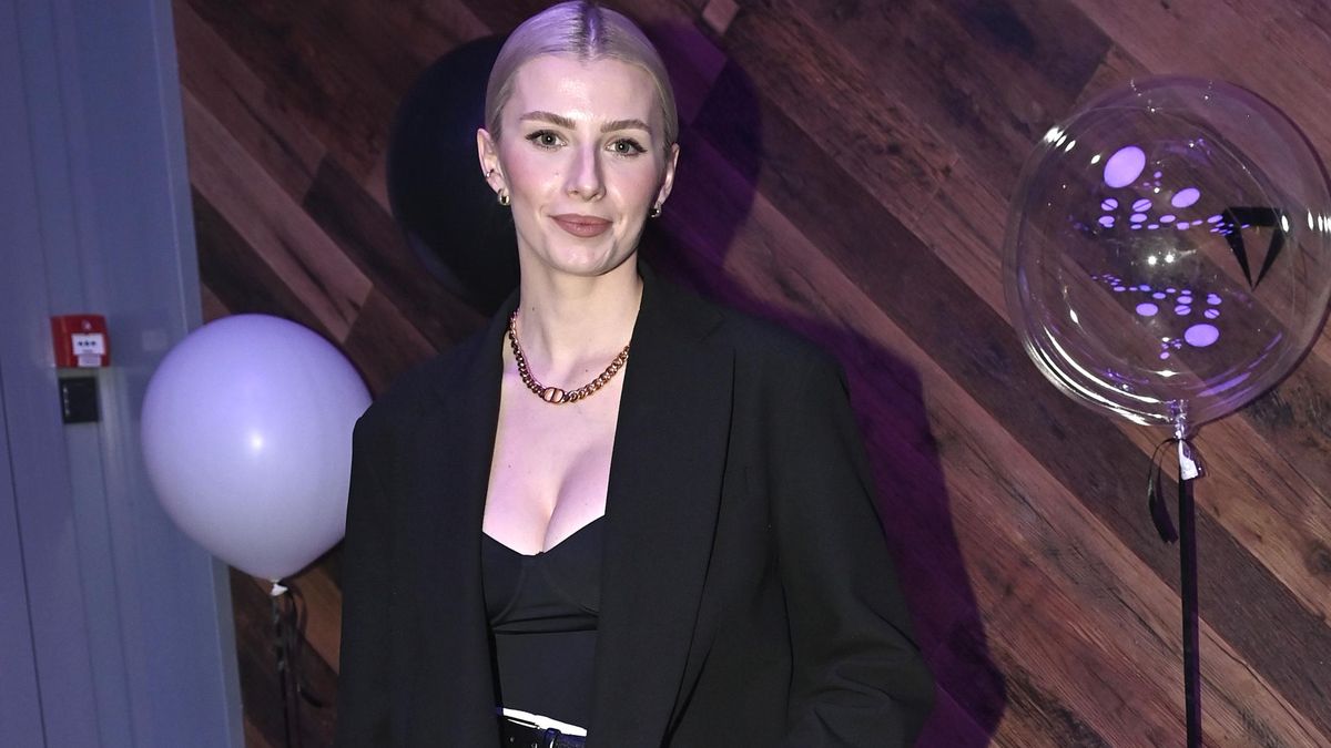 Vítězka Love Islandu Laura jako sexy mamina: Kráska šla do plavek a pochlubila se synem. Láska z reality show pokračuje