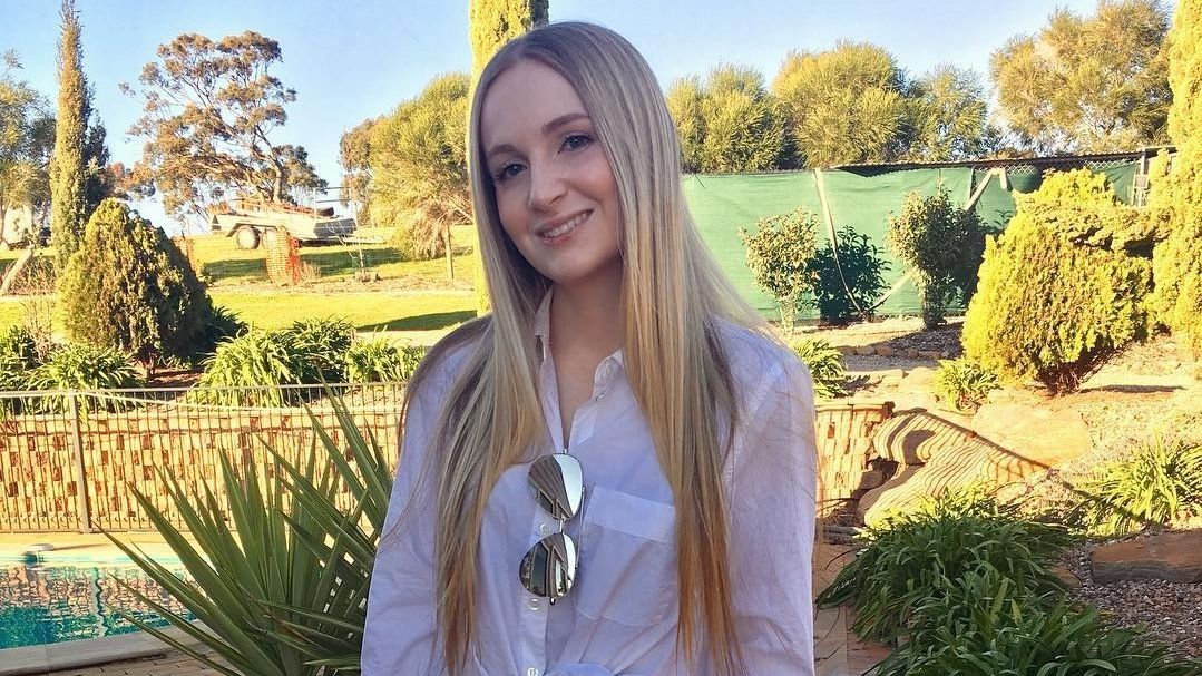 Nevyléčitelná nemoc jí nedovolí pozřít jediné sousto: Dívka už 10 let přežívá na kapačkách a jídlo nemůže ani cítit