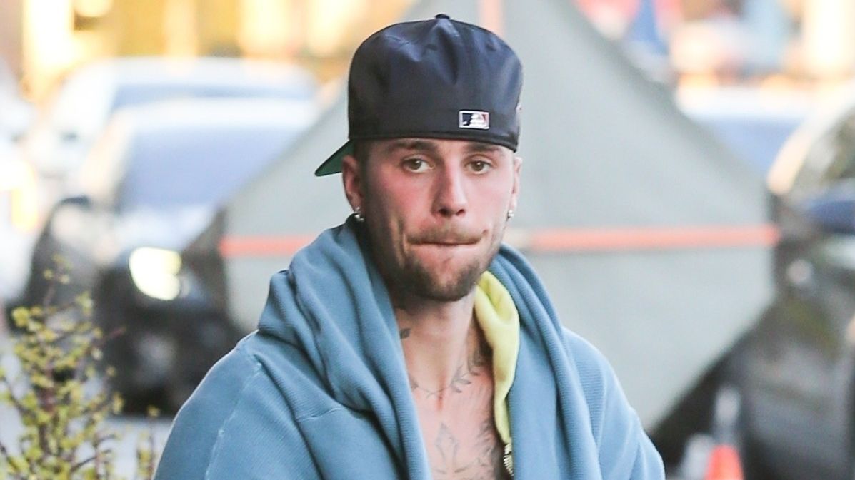 Přestaň s tím, jsi čerstvý otec! Bieber nedávno odmítl, že by bral drogy. Na novém videu ale opět děsí fanoušky