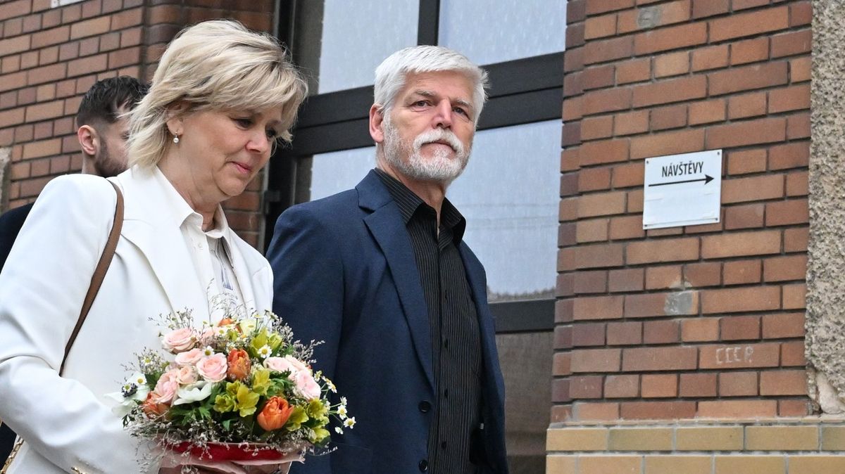 Prezidentský pár na cestě po jižní Moravě: Eva Pavlová vynesla černou a bílou a účes tentokrát vůbec nepodcenila