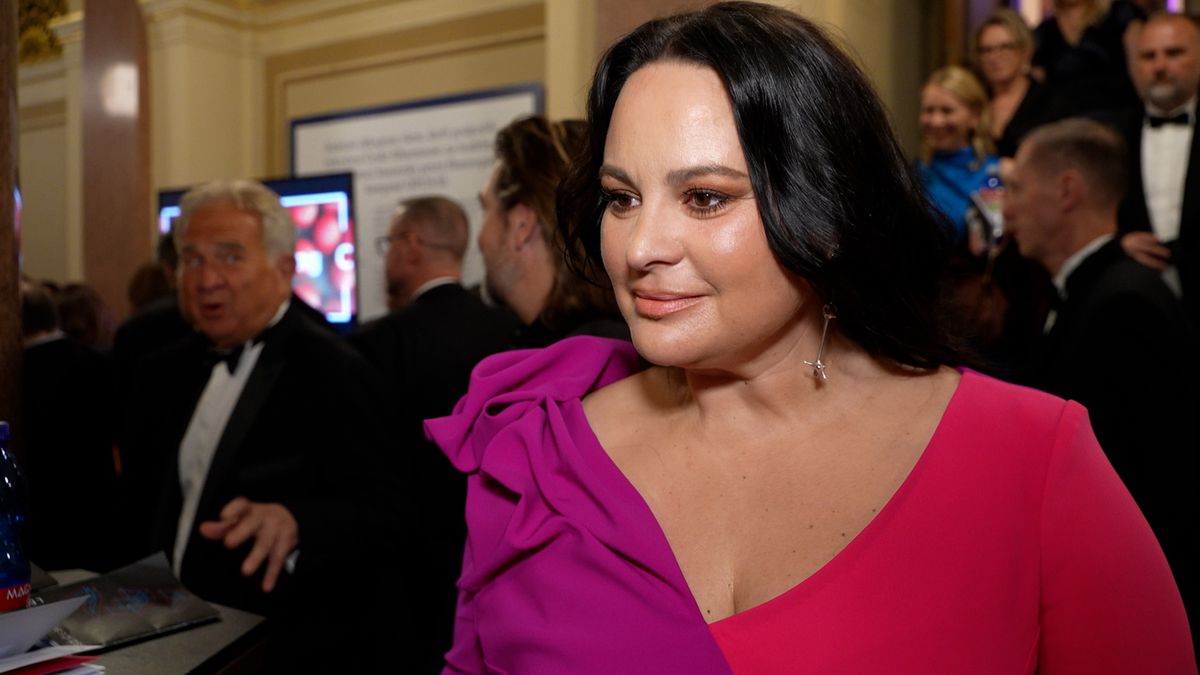 Jitka Čvančarová opět nezklamala: Nejnápadnější šaty z celých Českých lvů, na obří modrou róbu ale neměly