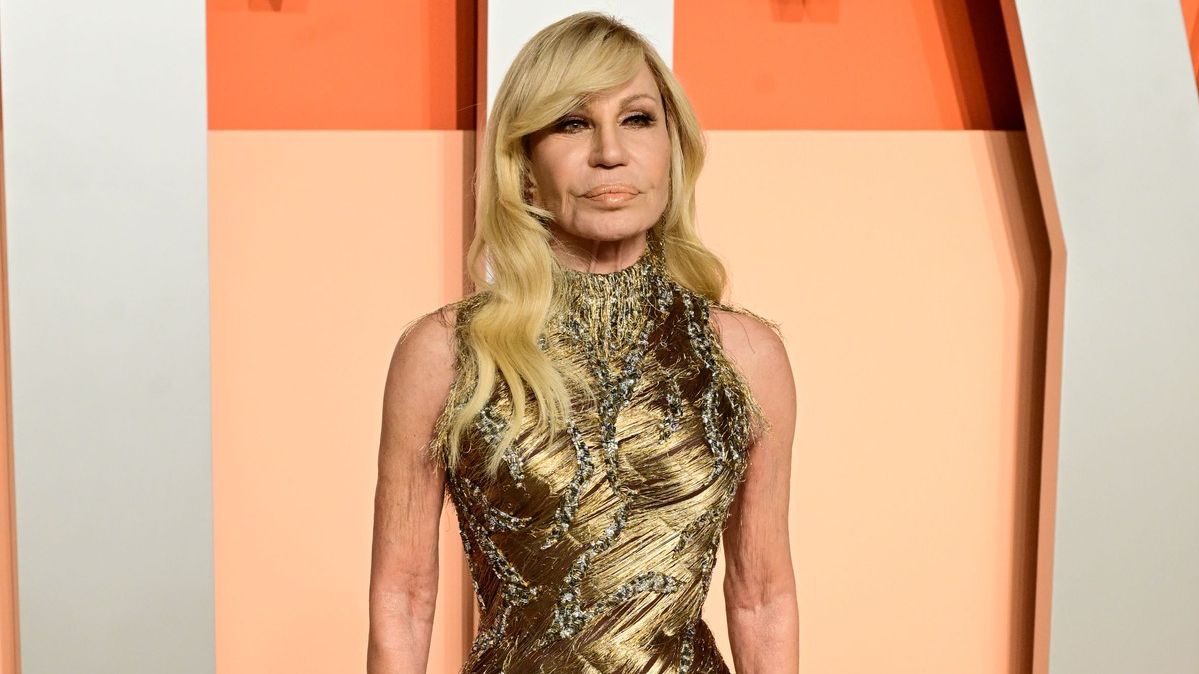 Vypadá nejlépe za svůj život! Módní ikona Donatella Versace už nepřipomíná voskovou figurínu