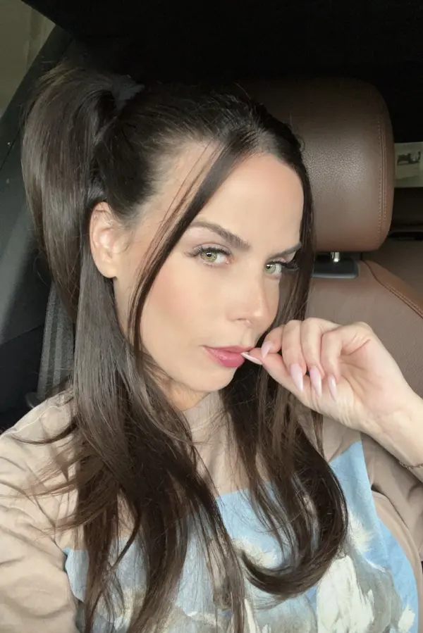 Cizí žena jí na prvním rande předala varovný lístek: Když ho krásná brunetka otevřela, nestačila se divit - fotka 1/1