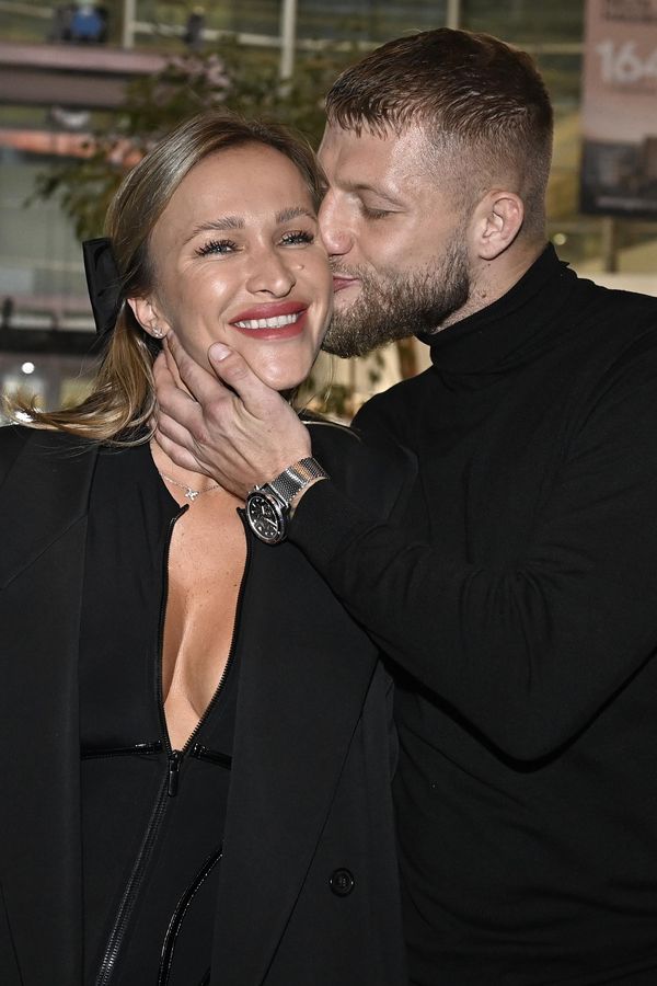 Nela Slováková provokovala na žhavém snímku se svým zápasníkem: Moje potetované sexy srdce, tulila se k němu v plavkách - fotka 1/1