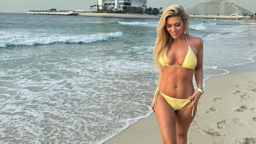 Dominika Myslivcová dráždí v bikinách z Dubaje. „Tohle mi nedělej,“ reagoval europoslanec Filip Turek
