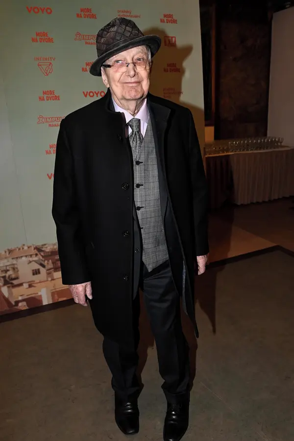 Jiřího Suchého (94) měla odvézt záchranná služba s infarktem: Herec se ozval fanouškům a řekl, jak na tom je! - fotka 1/1