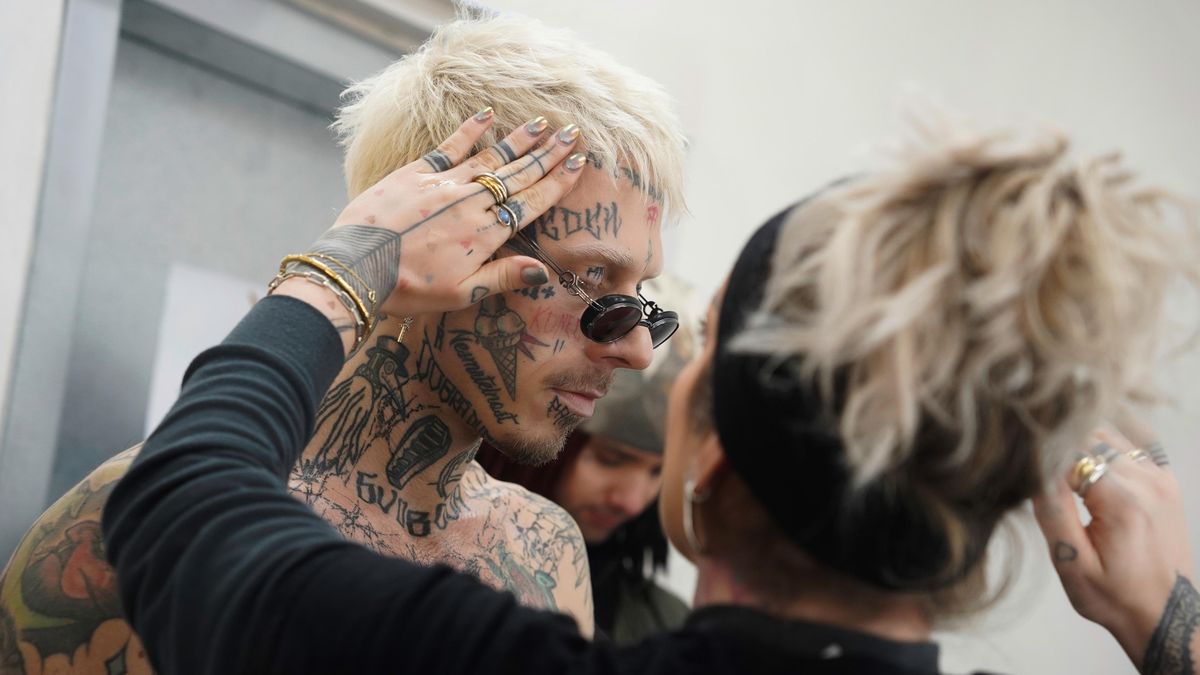 Playboy, jak ho neznáte: Na titulní straně zazářil známý rapper v obležení tří sexy žen