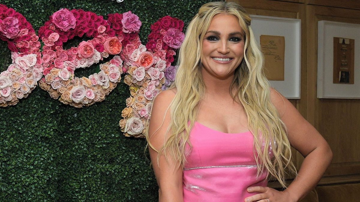 Vypadá starší než její matka! Jamie Lynn Spears ukázala plesové fotky své dcery. Lidem dá práci poznat, která je která