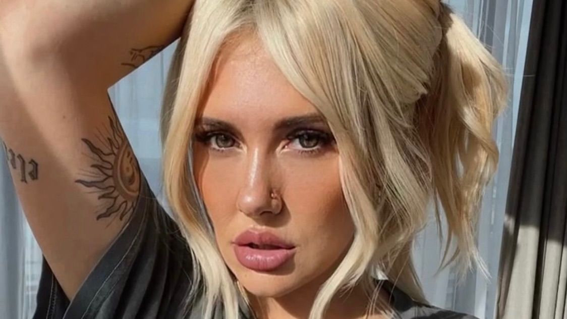 Bouřemi posedlá komička po zásahu bleskem na čas ochrnula a změnila se jí barva očí: Díky zážitku má nespočet nápadníků