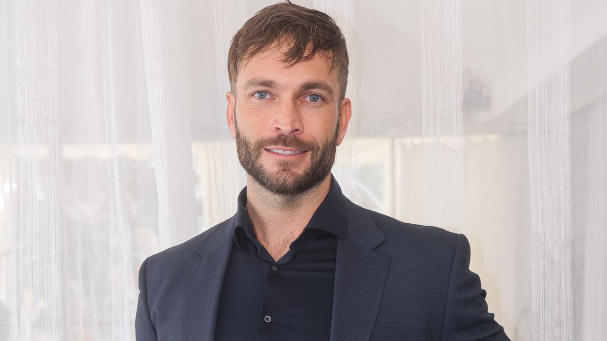 Dámy, pozor! Bývalý úřadující král krásy pověsí modeling na hřebík. Našel se totiž v nové profesi