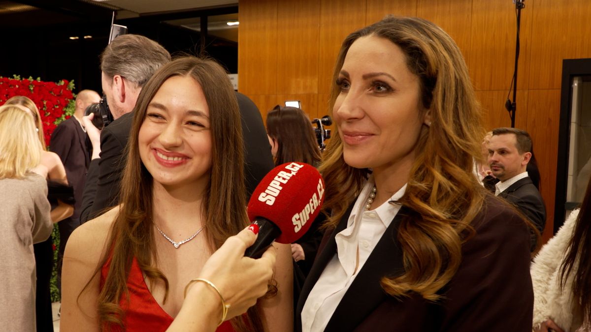 Olga Lounová stále kojí téměř dvouapůlletou dceru: Může za to její štíhlá a vlasatá sestra