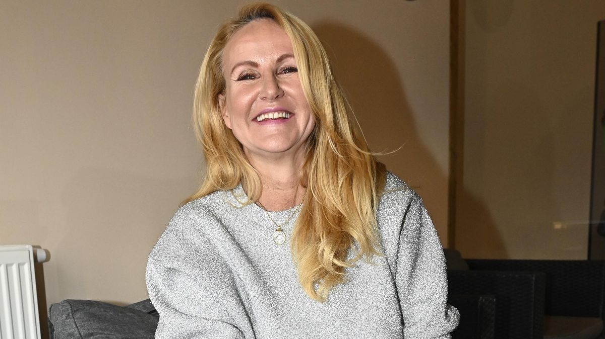 Vendula Pizingerová šla do plavek: Z Řecka dráždí svou figurou u bazénu, předvedla hluboký výstřih a super štíhlé nohy