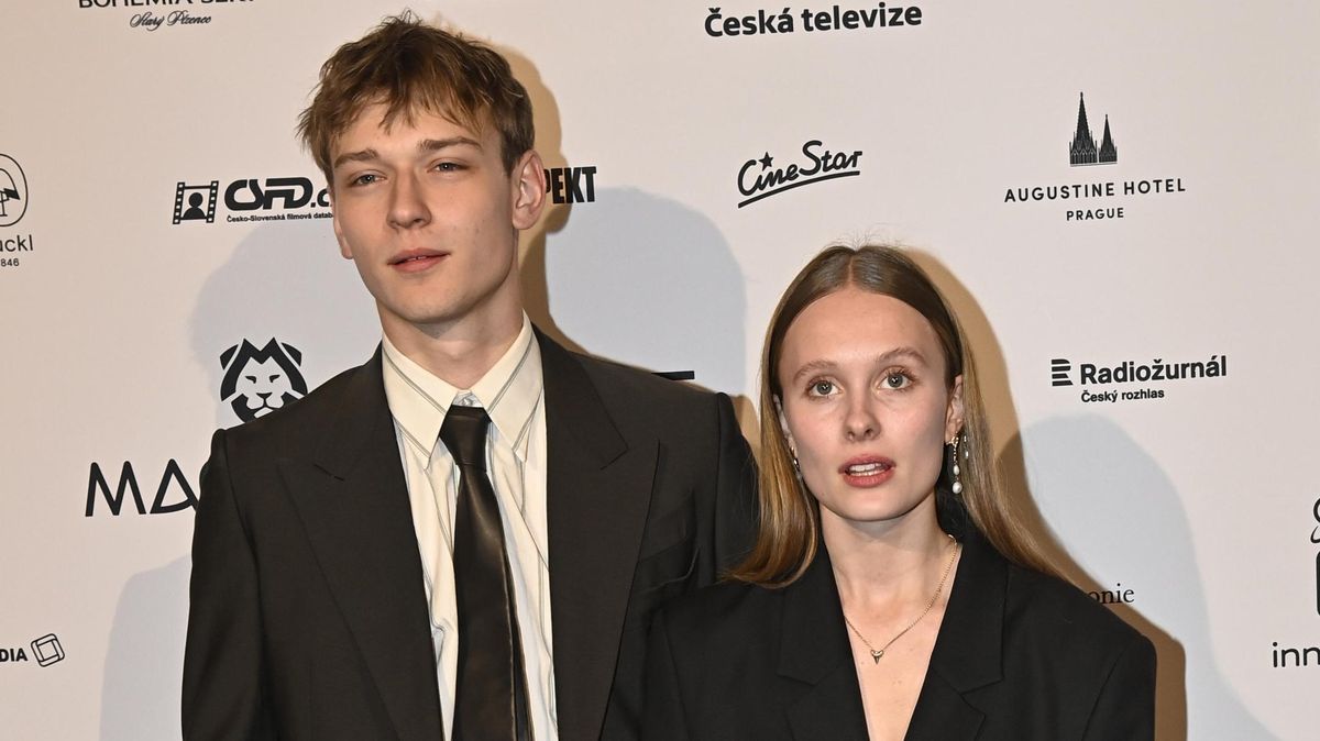 Krásná dcera Lindy Rybové Josefína poprvé s novým přítelem, hercem a zpěvákem: A jaké další páry dorazily na Lvy?