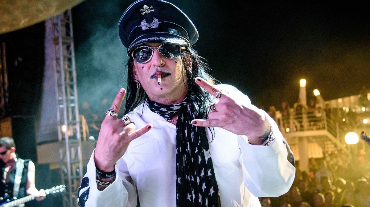Snoubenka amerického rockera zemřela po pádu z výletní lodi: K tragédii mělo dojít po jejich hádce