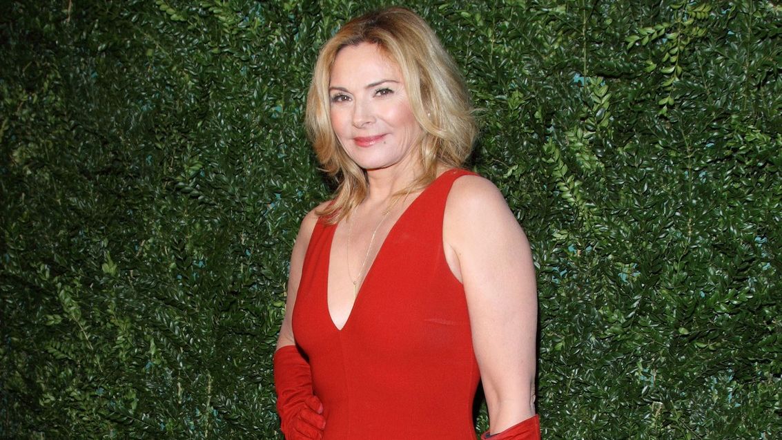 Návrat do Sexu ve městě? Představitelka Samanthy Kim Cattrall (68) se válí v posteli jen v sexy negližé