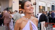 Bezděková přivítala parádní počasí v sexy šatech bez podprsenky. Musím se tělu věnovat, aby pořád tak dobře drželo