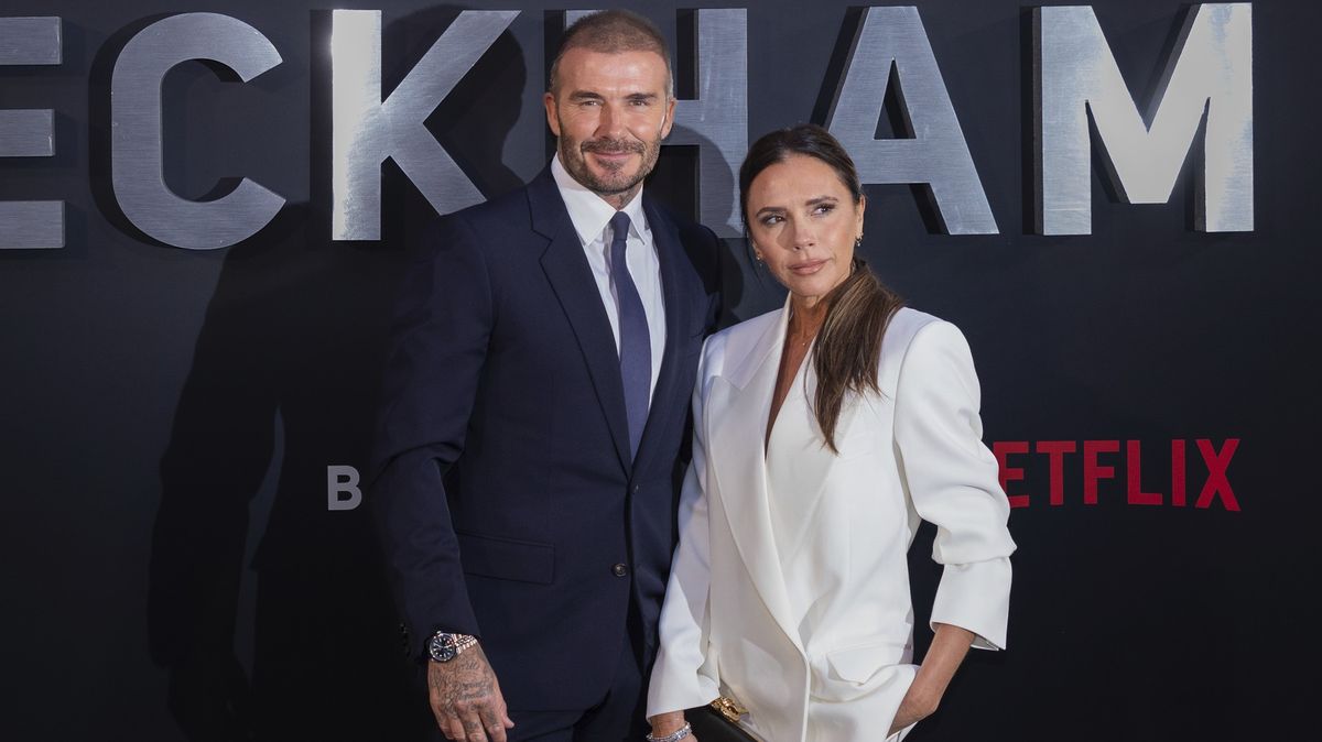Victoria Beckham slaví už druhé narozeniny v klubu padesátnic. David vytáhl perly z rodinného archivu a pobavil internet