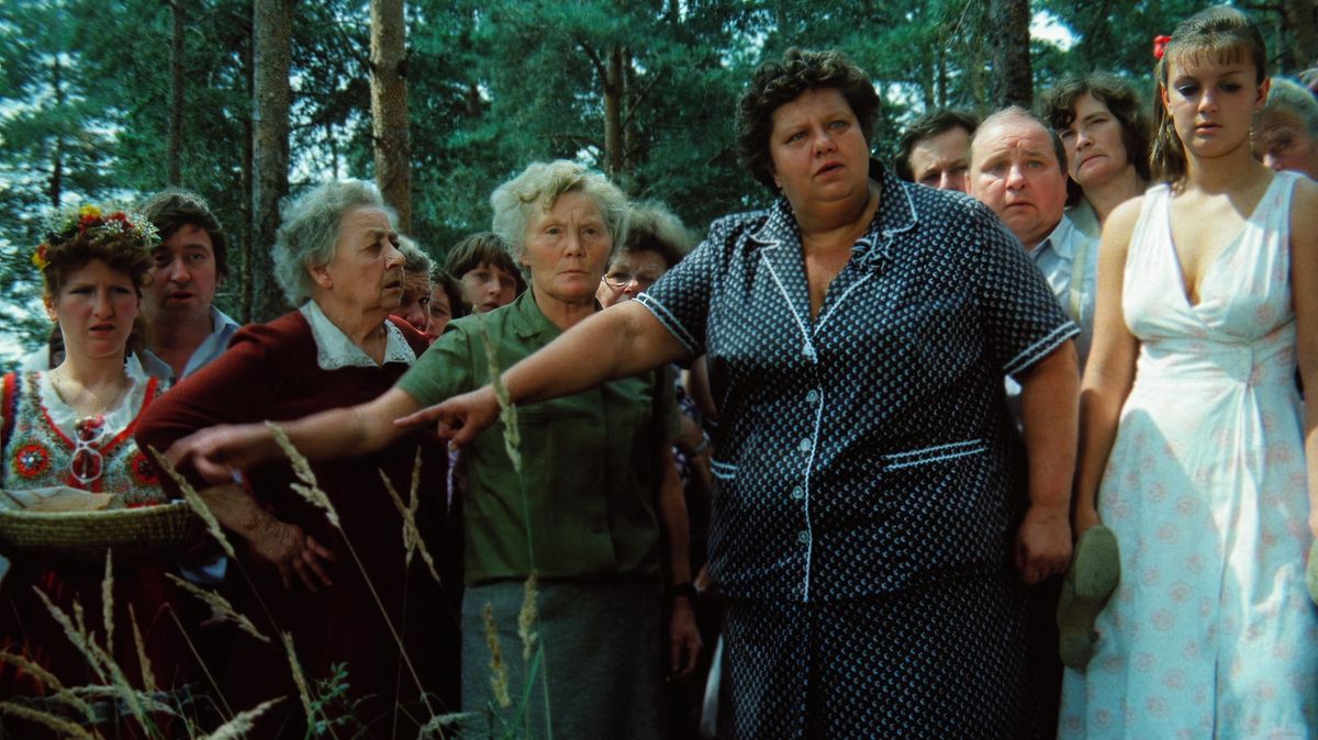 Slunce, seno, jahody: Keliška vařila štábu a babička Škopková měla pod peřinou schovaného řidiče