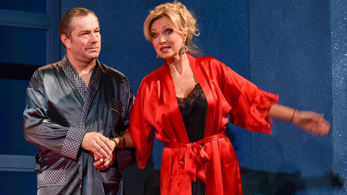 Kateřina Brožová ve svůdné noční košilce dráždila v divadle! Méně látky na sobě dlouho neměla