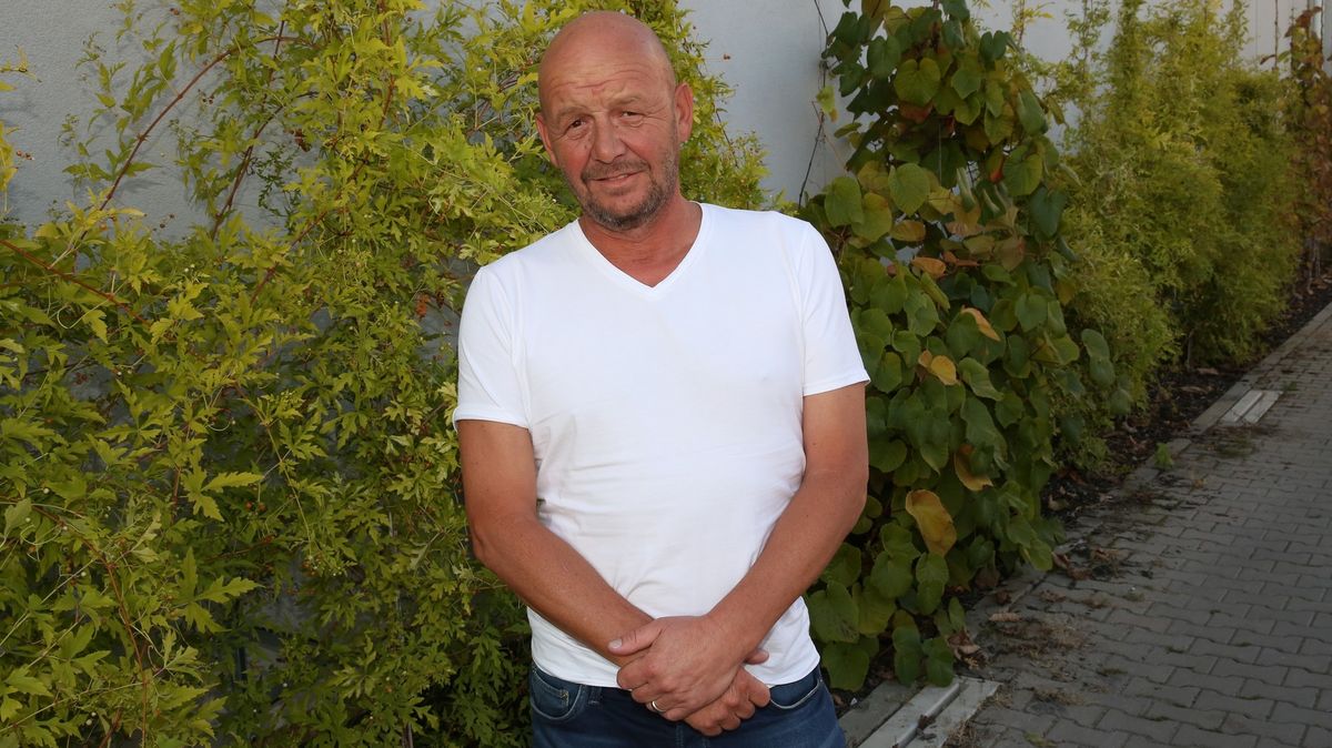 Herec Pavel Nečas měl mít autonehodu. Dle svědků se choval arogantně a motal se