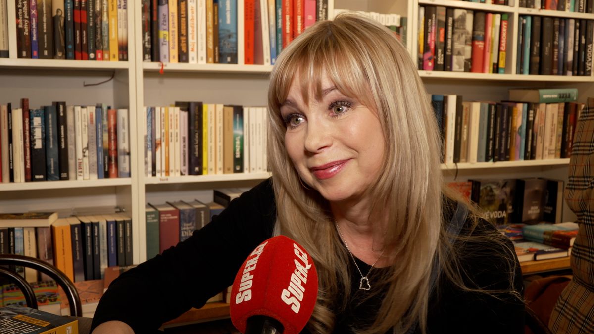 Kadeřnice Jitka z Discopříběhu nestárne: Při natáčení měla i o 15 let mladšího milence. A vlasy si herečka dělá sama