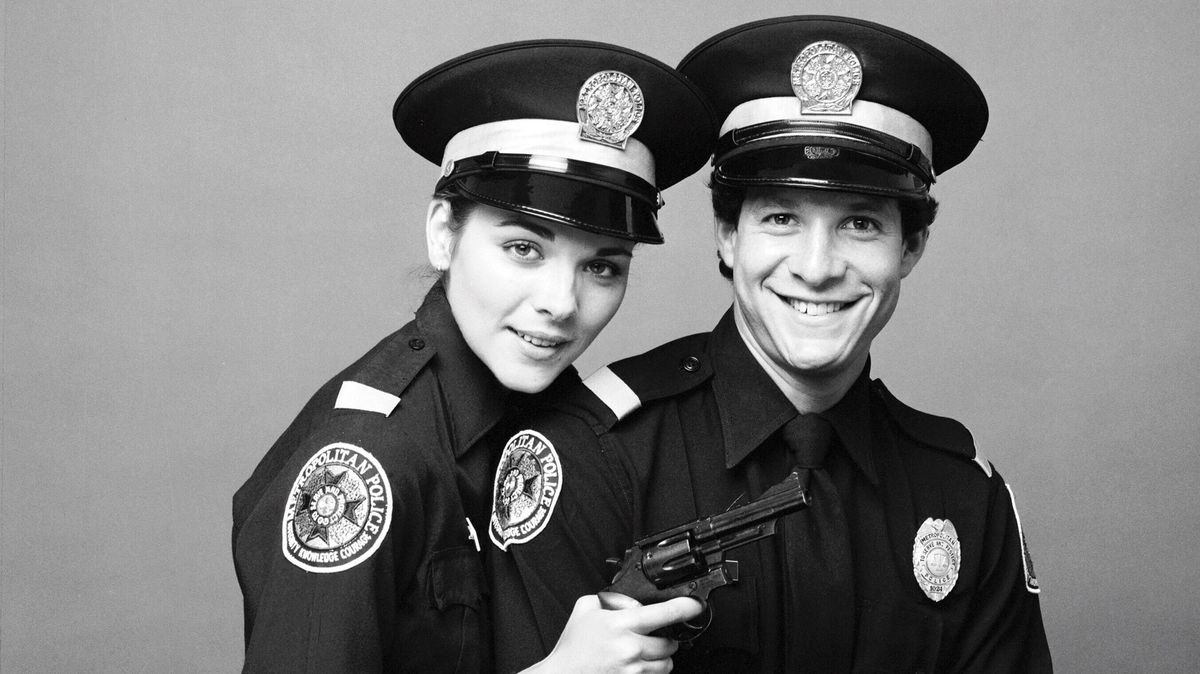 Mahoneymu z Policejní akademie to zase nevyšlo: Po šesti letech se s krásnou reportérkou chce rozvést