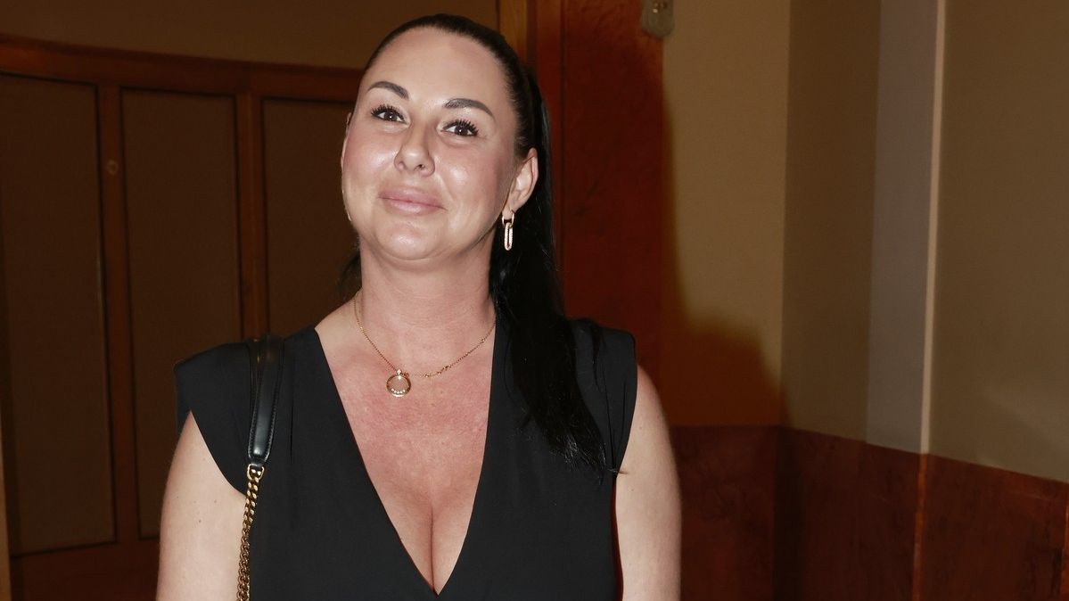 Žena Radka Kašpárka po mozkovém infarktu a odchodu od manžela poprvé ve společnosti: Obří výstřih a luxusní šperky