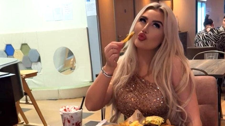 Influencerka 10 let odmítá vařit a stravuje se po restauracích: Měsíčně utratí za jídlo víc, než vydělá průměrný Čech