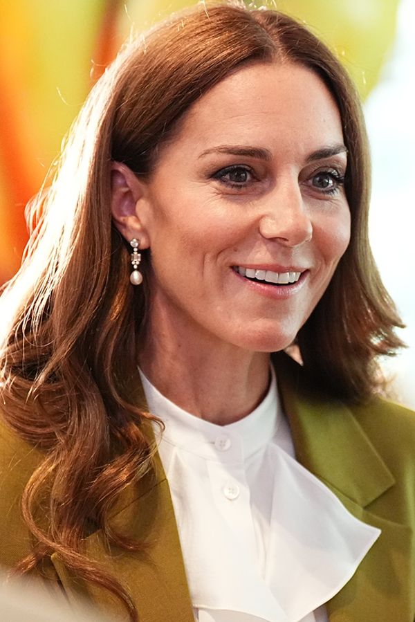 Princezna Kate oblékla kostým značky Victorie Beckham za 40 tisíc korun. Veřejnost tím rozdělila na dva tábory - fotka 1/1