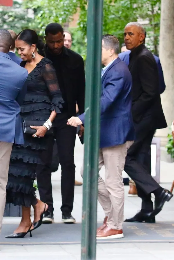 Obamovi byli po půlroce a spekulacích o rozchodu spatřeni na rande: Michelle se smála, Barack vypadal zachmuřeně  - fotka 1/1